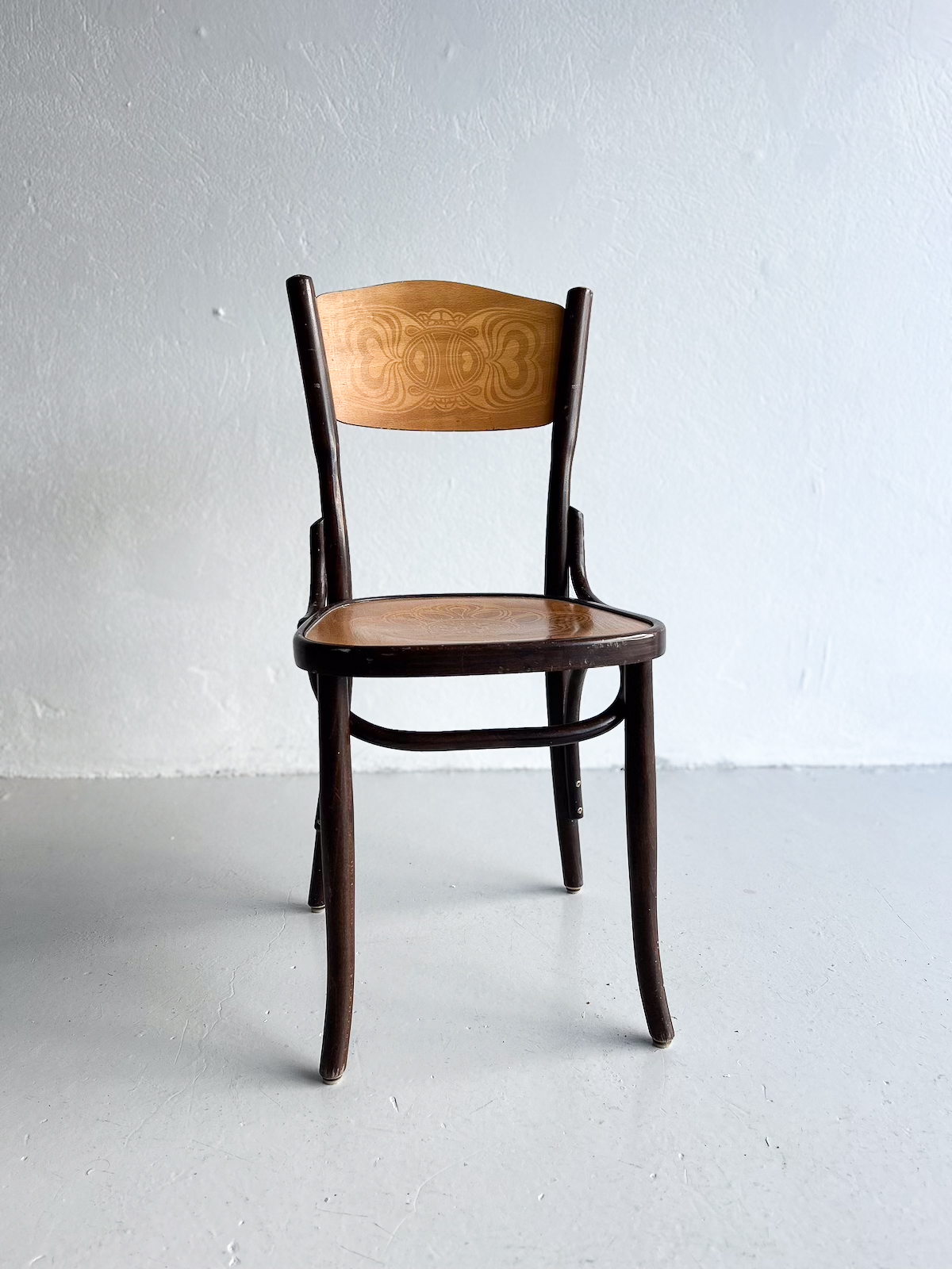 Formbeygður stóll - Image 3