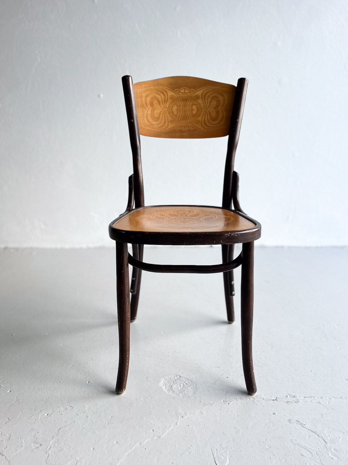 Formbeygður stóll - Image 2