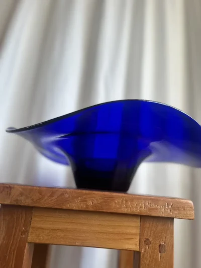 Stór blá glerskál