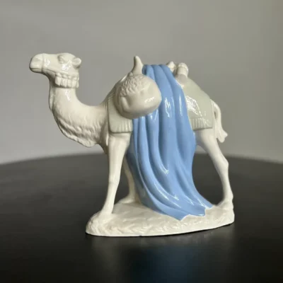 Stór camel stytta