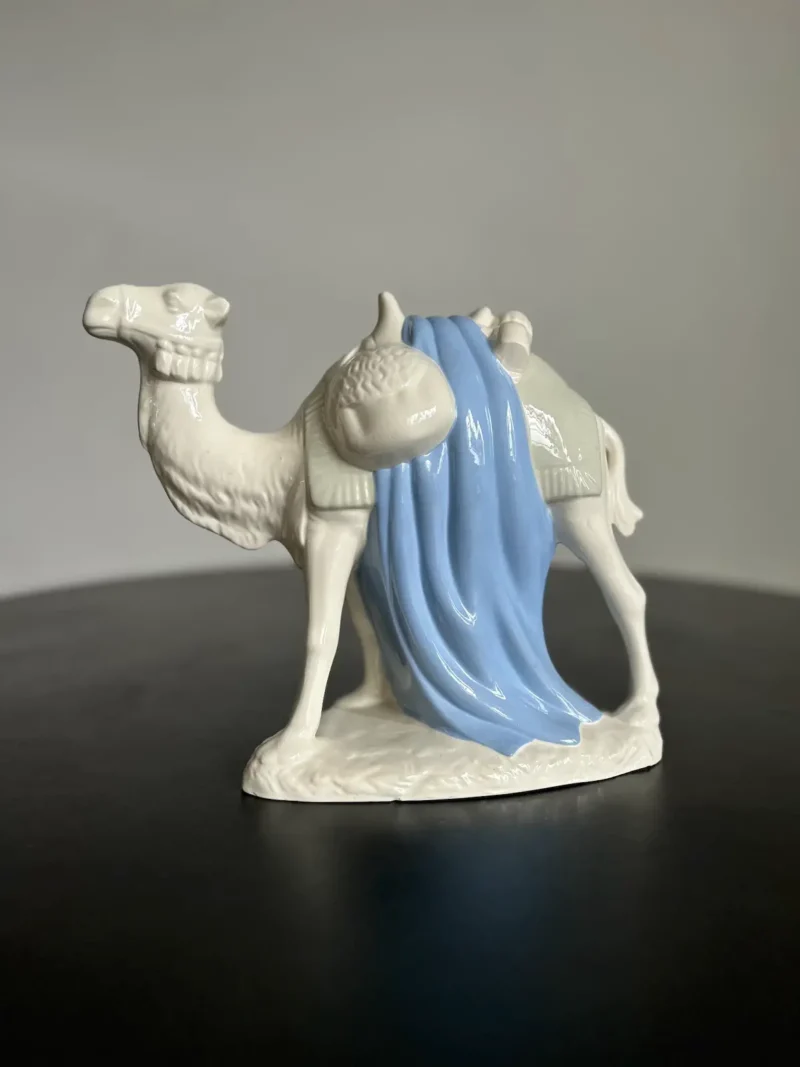 Stór camel stytta