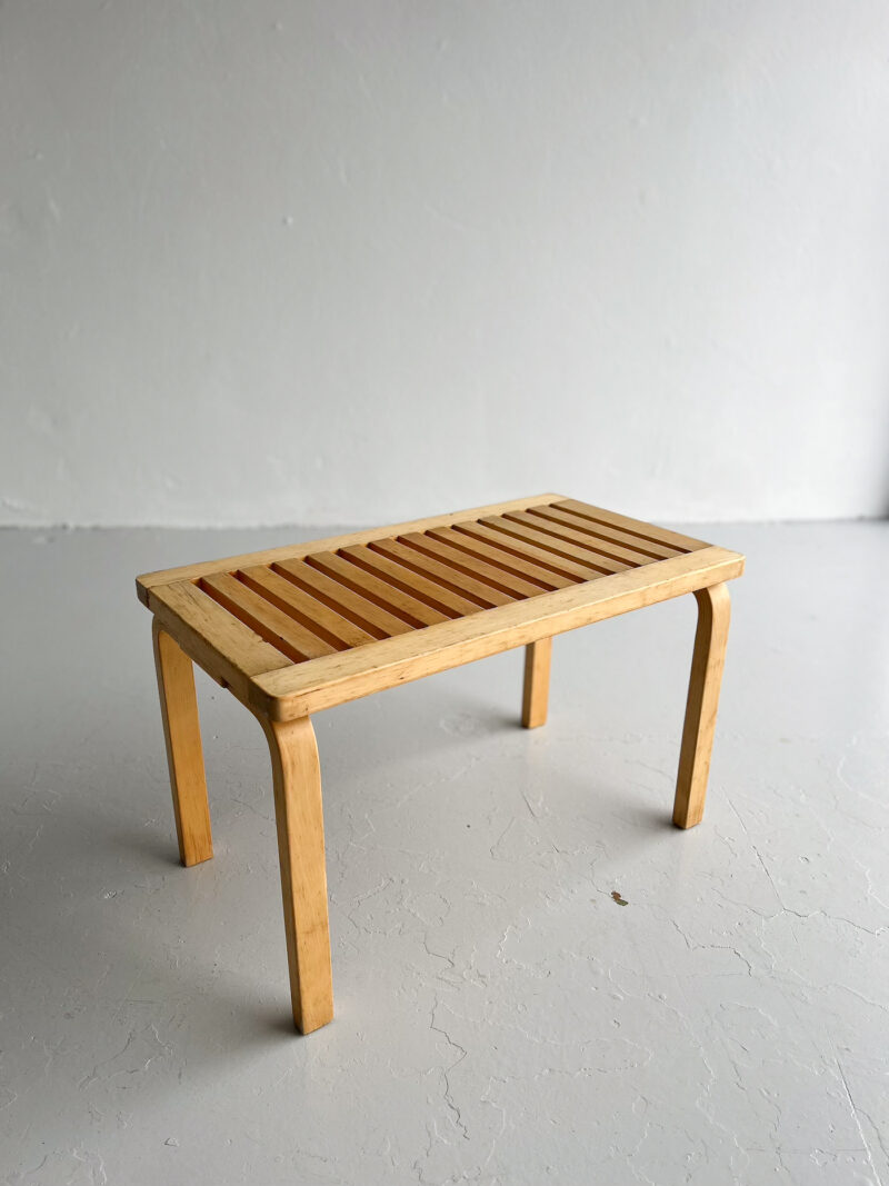 Bekkur 153B - Alvar Aalto