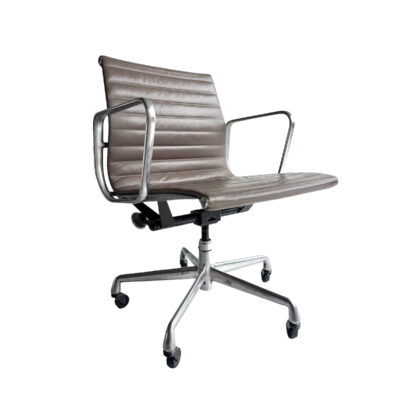 EA 117 – Charles & Ray Eames, Herman Miller