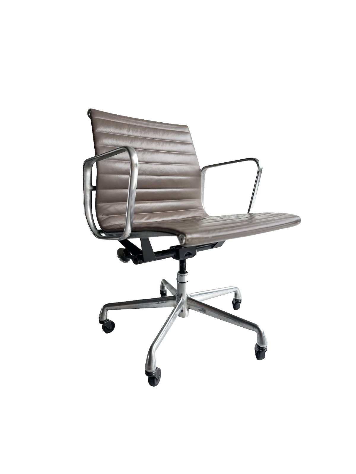 EA 117 – Charles & Ray Eames, Herman Miller