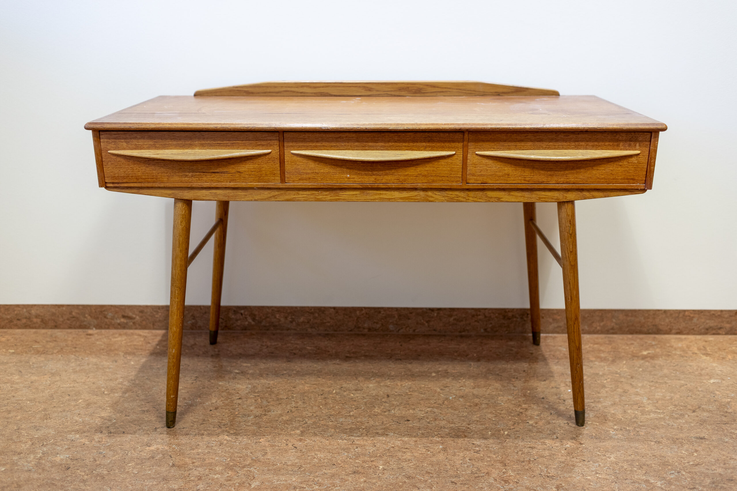 Tekk borð - Image 2