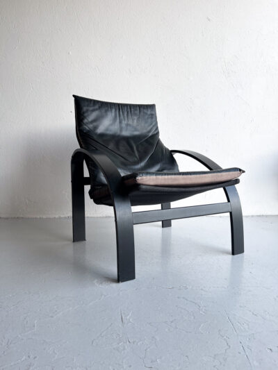 Svartur hægindastóll