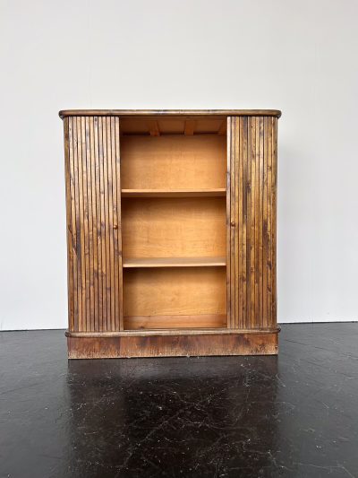 Vintage tambúrskápur með rennihurðum